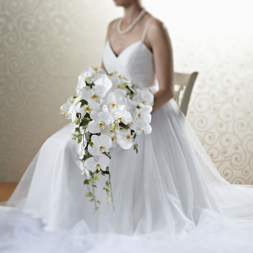 Classic White Bouquet – Velvet Leaf And Stem, Las Vegas NV